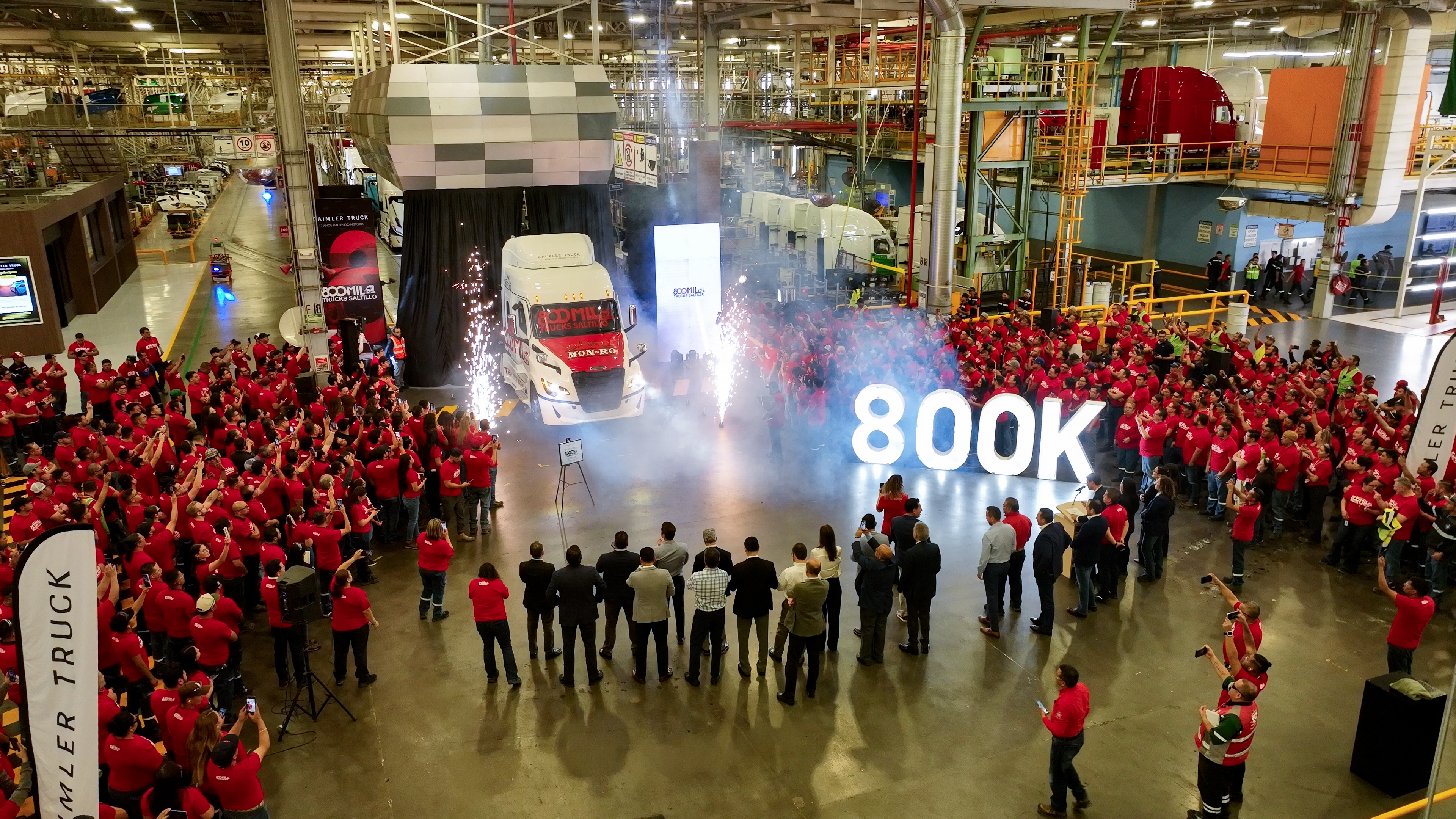 Daimler Truck México entrega la unidad 800,000 producida en Planta Saltillo a Transportes Mon-Ro