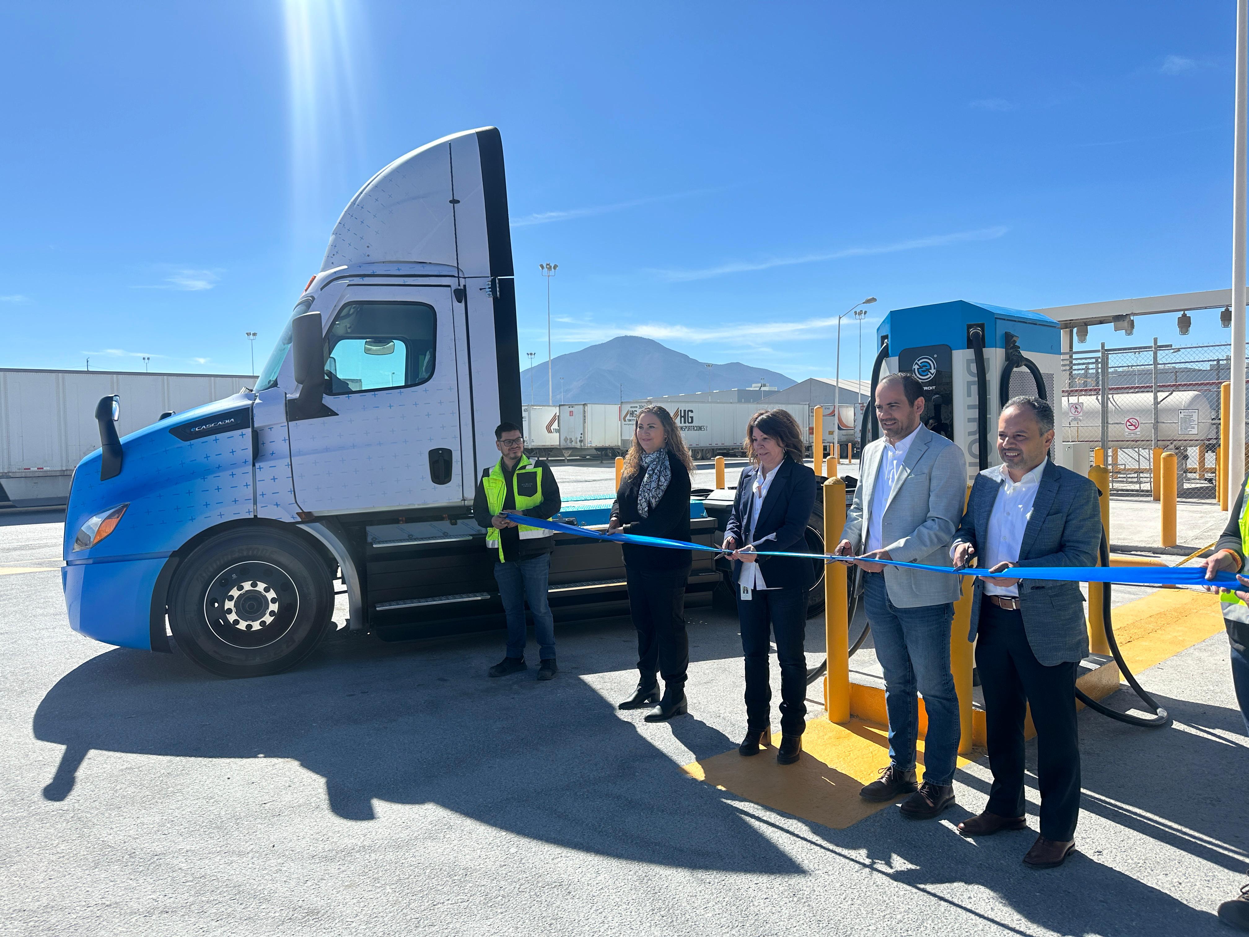 Daimler Truck México inaugura su tercera Electric Island en Saltillo: Un paso clave hacia la movilidad cero emisiones