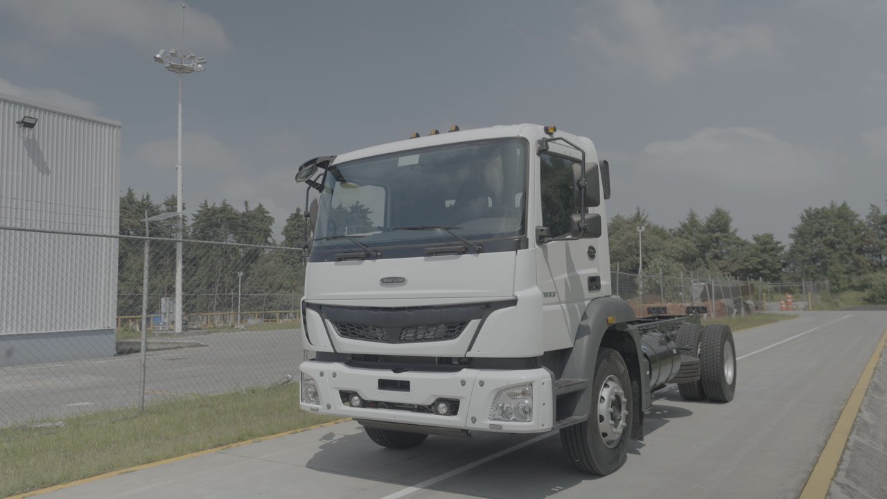 Daimler Truck presenta los nuevos FL 360 1832 y 2832 Euro VI para fortalecer eficiencia y seguridad en Clases 7 & 8